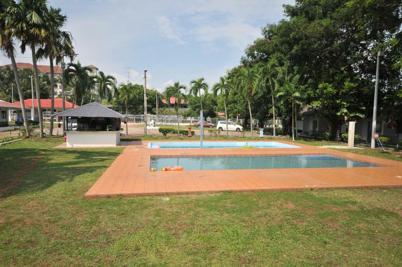 Green Town Hotel & Resort Port Dickson Bagian luar foto